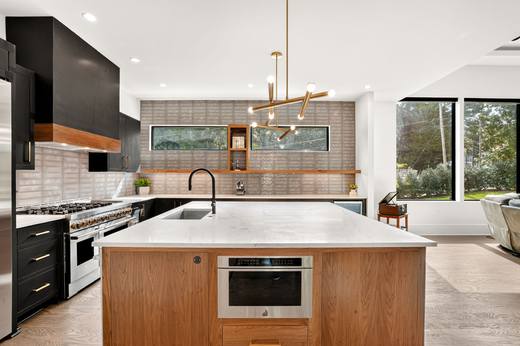 Kitchen & Range — 1192 Bernadette Lane NE