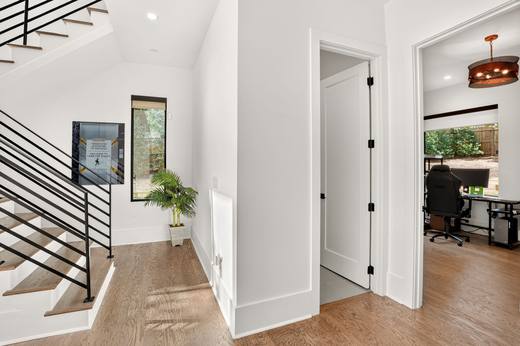 Upper Landing — 1192 Bernadette Lane NE