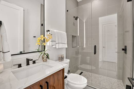 Full Bath — 1192 Bernadette Lane NE
