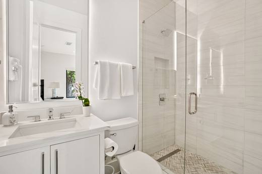 Guest Bath — 1192 Bernadette Lane NE