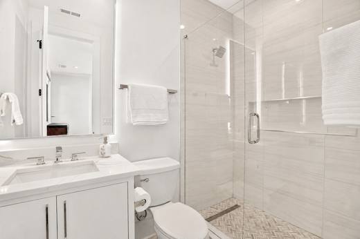Guest Bath — 1192 Bernadette Lane NE